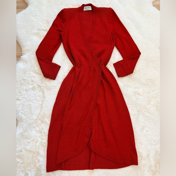💋Vintage Quiet Luxury 80s St. John Designer Red Santana Knit Midi Sweater Dress - Picture 2 of 11